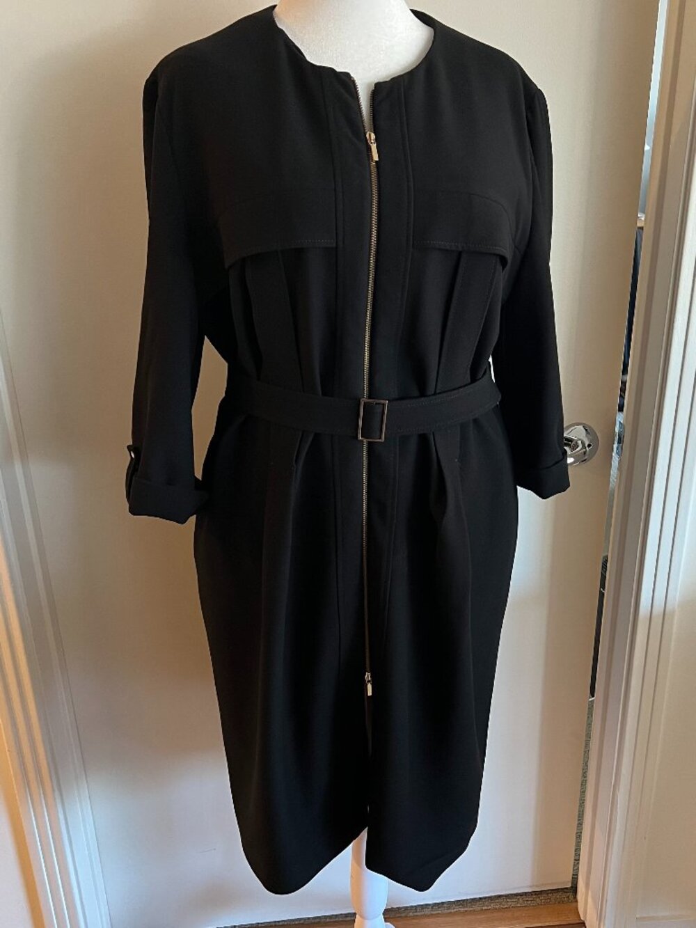 Gorgeous Hugo Boss front zip black dress!